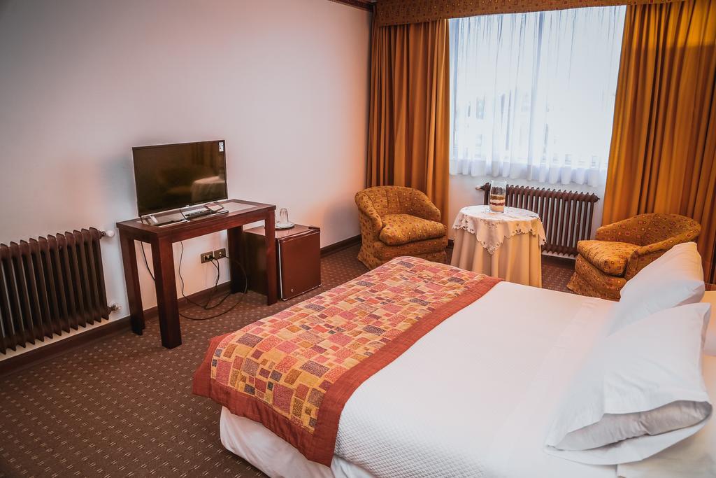 Hotel Los Navegantes Punta Arenas Bagian luar foto