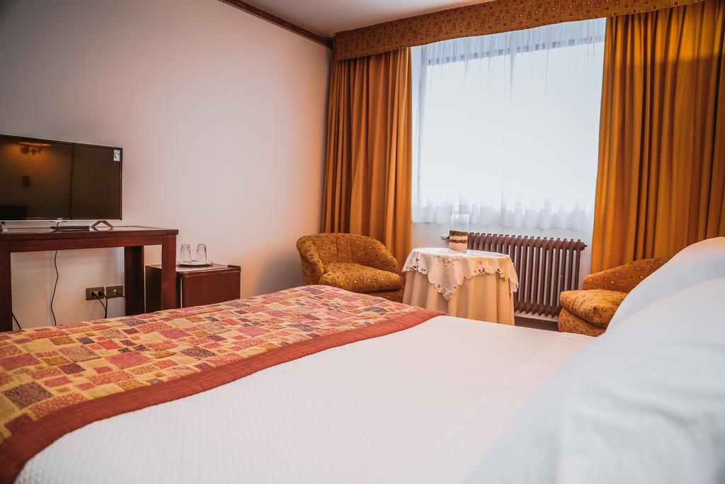 Hotel Los Navegantes Punta Arenas Bagian luar foto